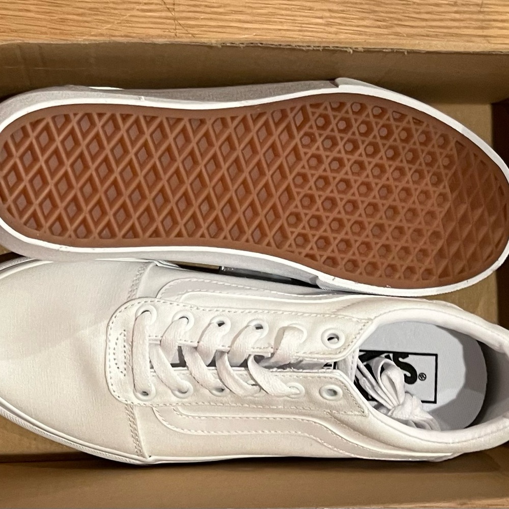 New - Women’s Vans White Platform